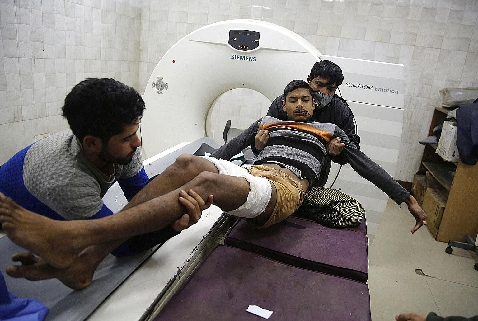 Six People Injured In Grenade Blast India News - Tabla