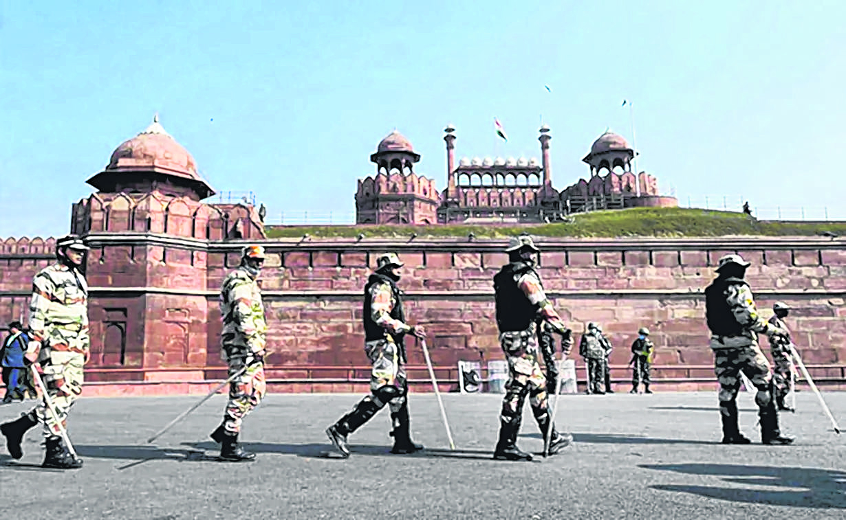 டெல்லி செங்கோட்டையில் மோடி சுதந்திர தின கொடி ஏற்றுகிறார், இந்தியா ...