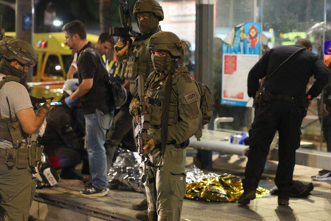 ஜெருசல ரயில் நிலையத்தில் தாக்குதல் நடத்திய இளைஞன் சுட்டுக்கொலை, உல‌க‌ம்