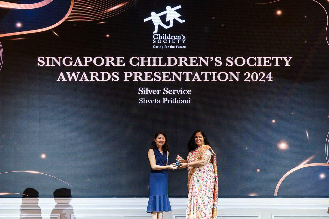 கலங்கும் பிள்ளைகளை ஆதரிக்கும் அன்னைக்கு விருது