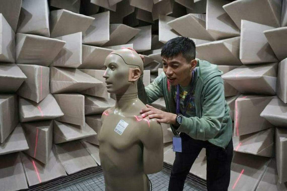 உலகளவில் காது கேளாதோருக்கான கருவிகளில் ஏழில் ஒன்று சிங்கப்பூரில் தயாரிக்கப்படுகின்றன