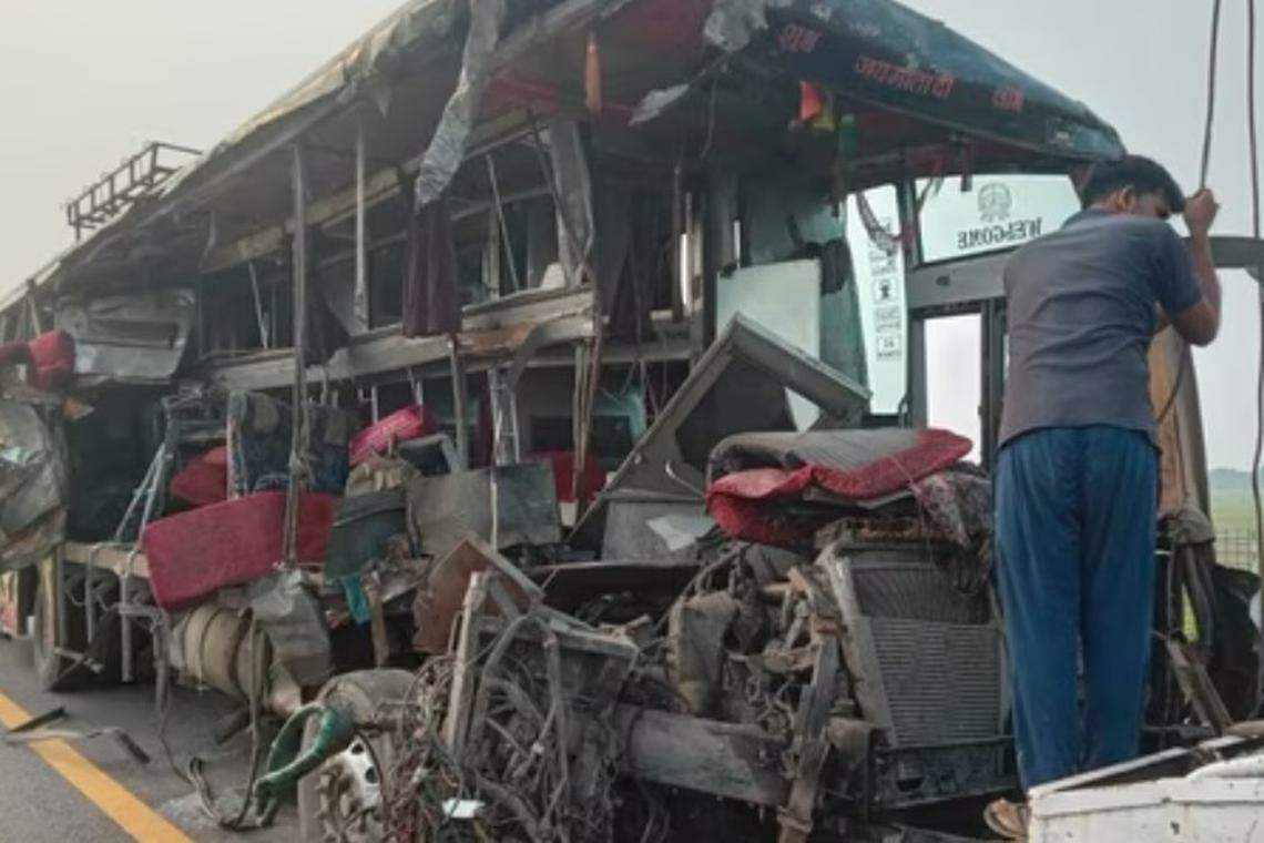 உத்தரப் பிரதேச விரைவுச்சாலை 
விபத்தில் 18 பேர் மரணம்