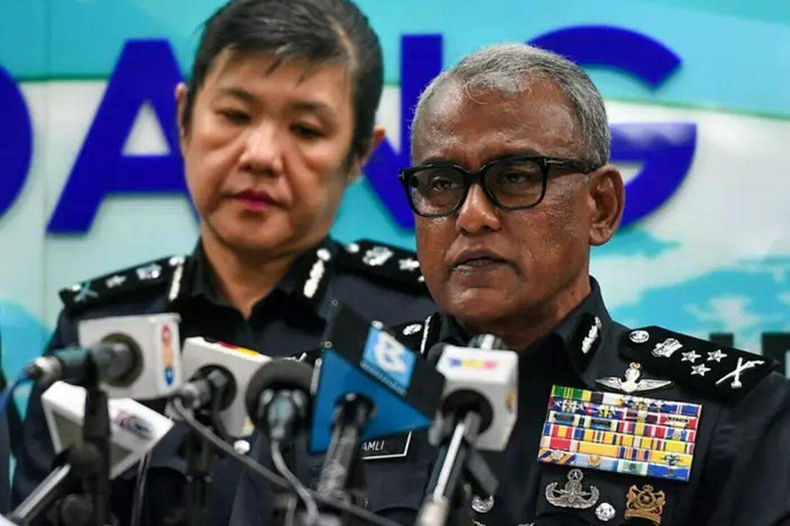 சுற்றுலா மோசடி: மலேசியாவில் இந்தியர்கள் 15 பேர் கைது