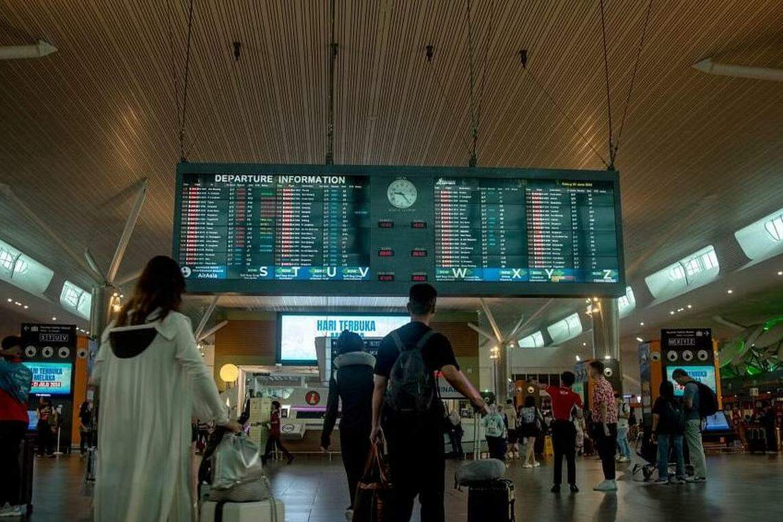 கோலாலம்பூர் அனைத்துலக விமான நிலையத்தில் நீண்ட வரிசை, ஒழுகும் கூரைகள்