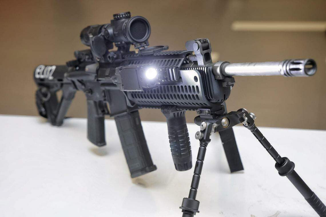 சிங்கப்பூர் ராணுவப் பிரிவுகளுக்குப் புதிய வகை இயந்திரத் துப்பாக்கிகள்