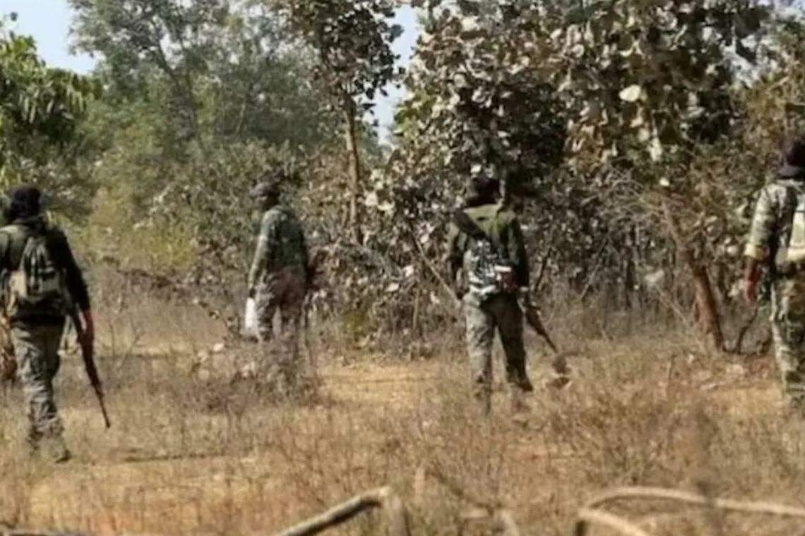 12 நக்சலைட்டுகள் சுட்டுக்கொலை; துப்பு கொடுத்தவருக்கு ரூ.86 லட்சம் பரிசு