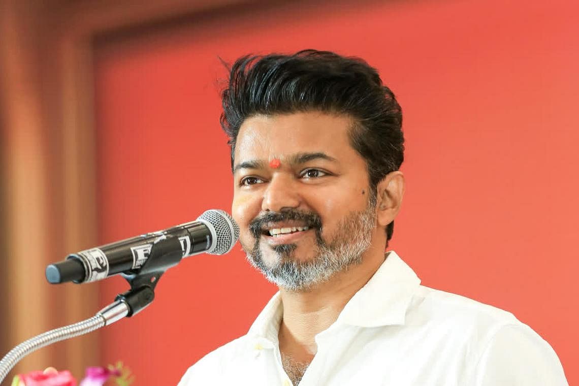 ஆக்கப்பூர்வமான அரசியலை கையிலெடுப்போம்: விஜய் உறுதி