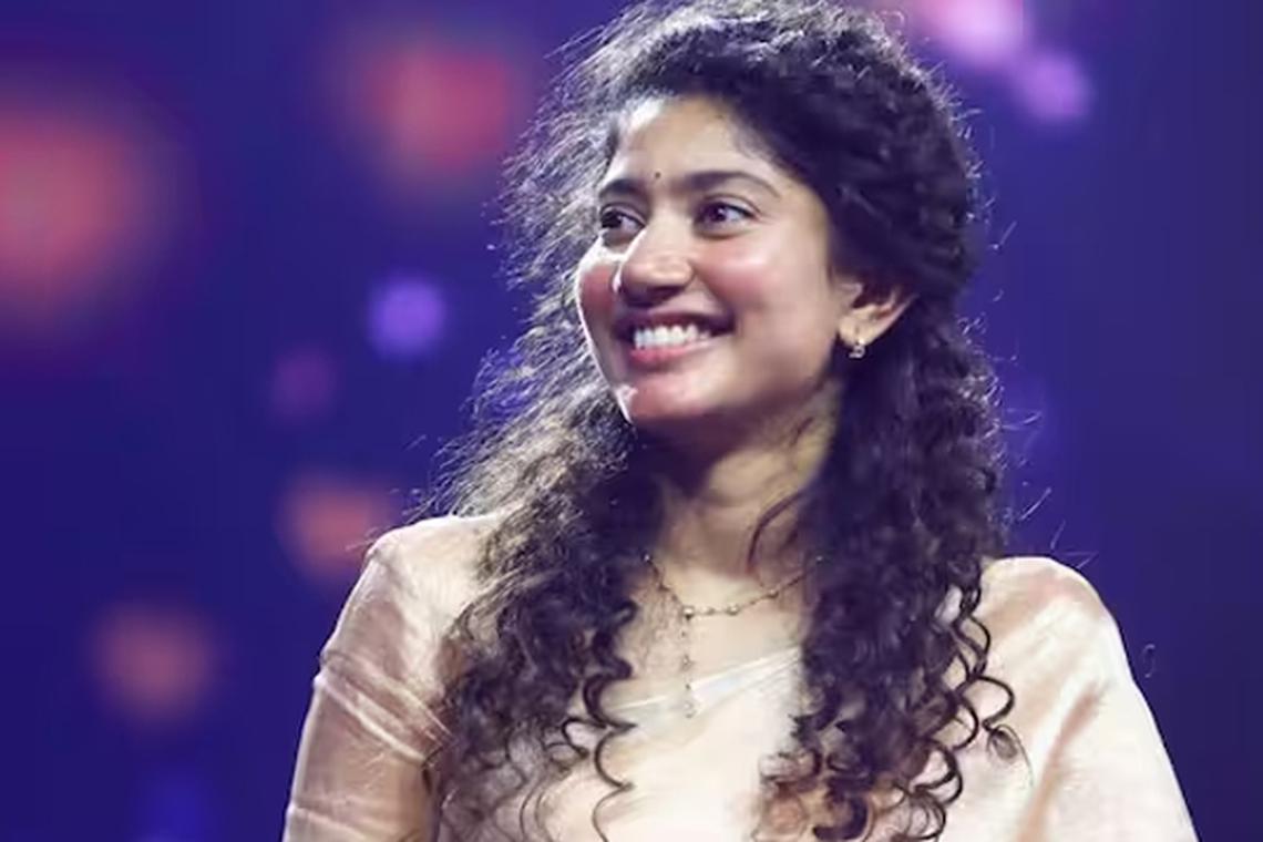 சாய் பல்லவி: கட்டிப்பிடித்து அழுது பாராட்டினார்கள்