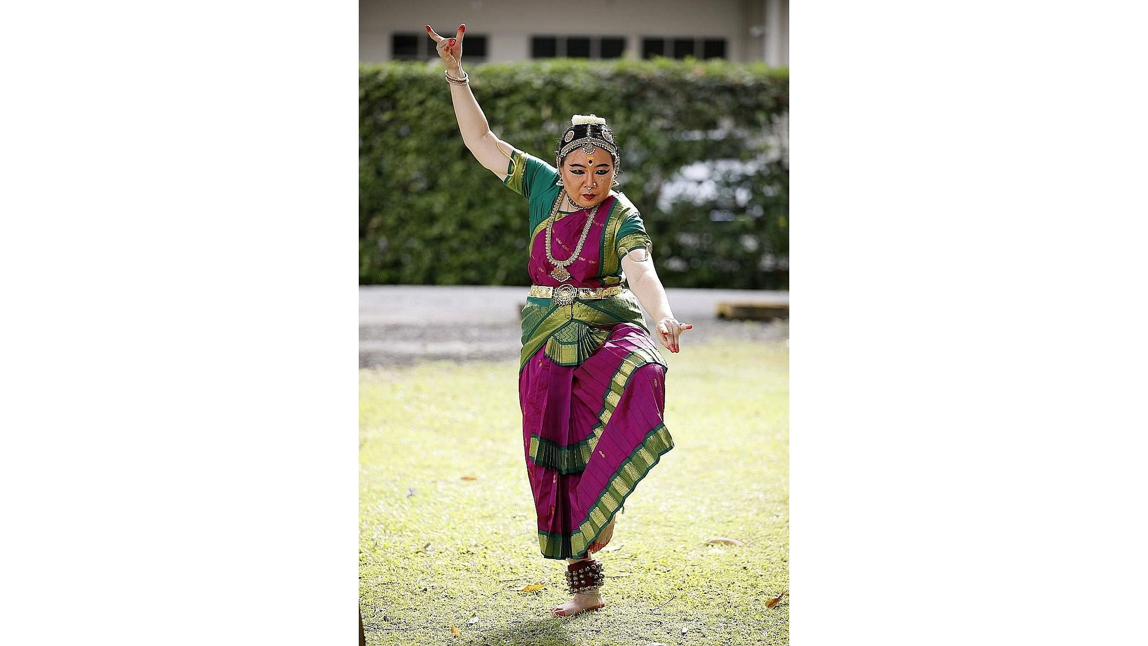 Image of Bharatanatyam , A Classical Dance Art Form Performing on Stage By  an Artist-PV399673-Picxy